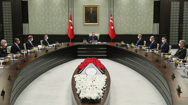 Aylar sonra ilk kez yüz yüze gerçekleştirilen MGK toplantısı başladı