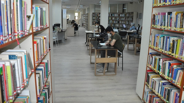 Şırnak'ta teröristlerin yaktığı kütüphane yeniden hizmete açıldı.