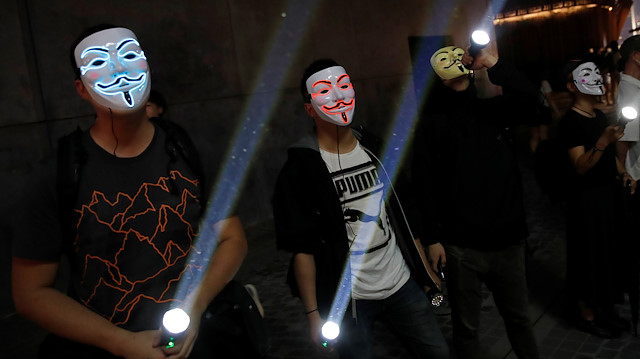 Anonymous, çeşitli siyasi olayları, genellikle devlet teşkilatlarına ait sitelere siber saldırı düzenliyor. 