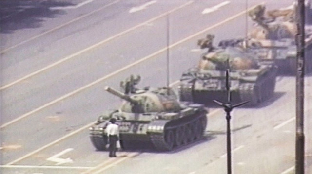 Tiananmen olayları bu görsel ile tarihe geçmişti.