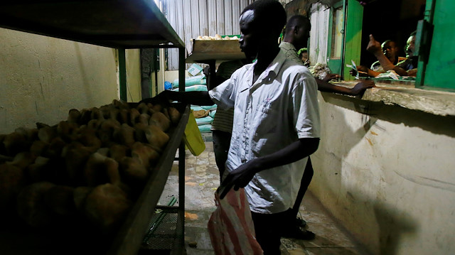 FILE PHOTO: Workers arrange bread for sale at a bakery in Khartoum, Sudan February 16, 2020. Picture taken February 16, 2020. REUTERS/Mohamed Nureldin Abdallah/File Photo

