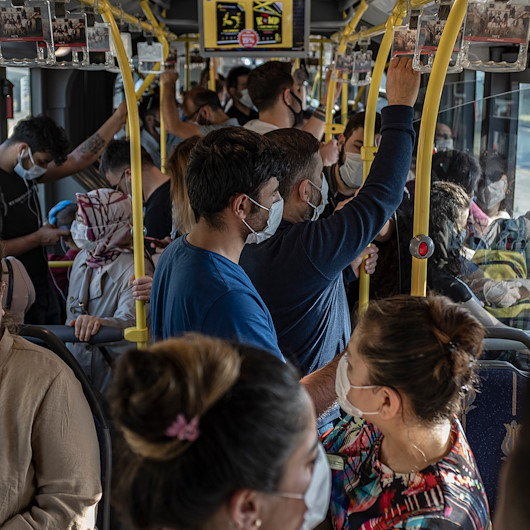 Metrobüslerde pazartesi yoğunluğu