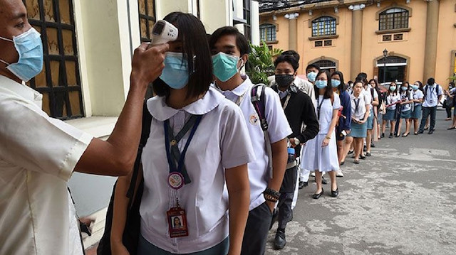 Filipinler'de eğitim devam edecek ancak okullar aşı bulunana kadar açılmayacak. 
