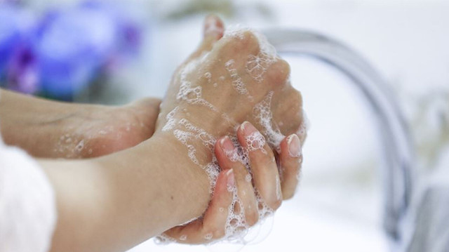 Uzmandan 'bilinçsiz temizlik' uyarısı: Elinizi yıkadıktan sonra dezenfektan kullanmayın
