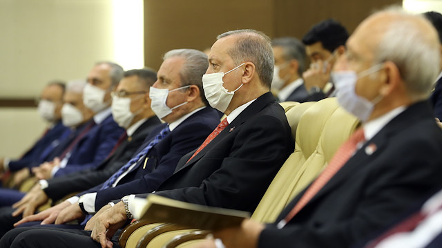 Pandemi sürecini İstanbul'da geçiren Cumhurbaşkanı Erdoğan, aylar sonra CHP lideri Kılıçdaroğlu ile AYM töreninde karşılaştı. 