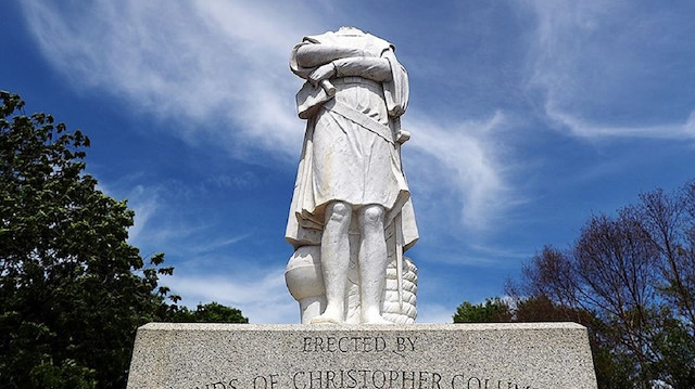 Başı kesilen Kristof Kolomb heykeli