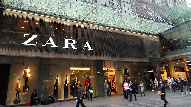 İnditex'in bünyesinde Zara ve Massimo Dutti gibi ünlü markalar da bulunuyor.