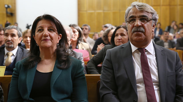 HDP Eş Başkanı Pervin Buldan (solda) ve Mithat Sancar (sağda) (arşiv).