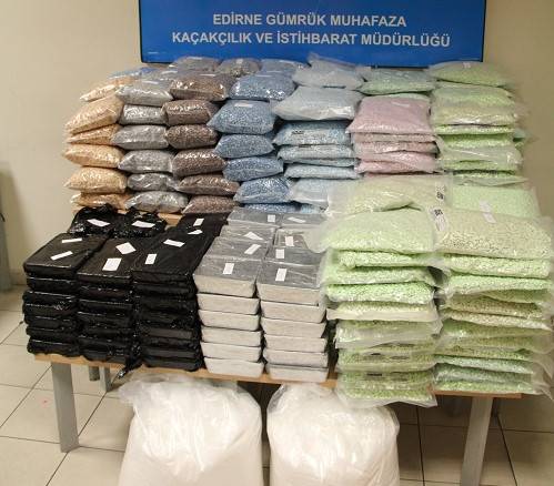 Bosna Hersek ve Hırvatistan vatandaşı olan şüpheli tır şoförü I.C, 2 Mart'ta Bulgaristan'dan Sırbistan'a geçmek isterken Sırbistan'daki sınır kapısında yakalandı.