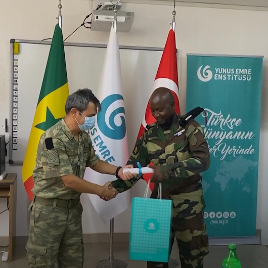 Senegalli askerlerin Türkçe diploma sevinci