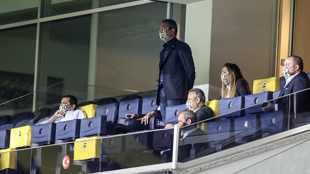 Fenerbahçe Başkanı Ali Koç, Kayserisporlu Mensah'ın golünü izlemek için locaya gitti.