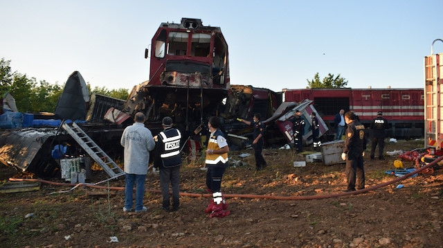 Malatya'da iki yük treni kafa kafaya çarpıştı.