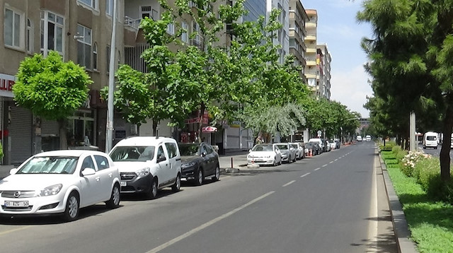 Vatandaşlar evlere çekilince sokaklar bomboş kaldı. 