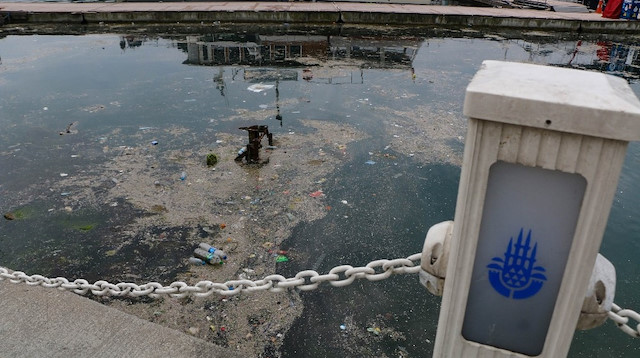 İstanbul Boğazı’nda çöp adaları oluştu: Vatandaşlardan büyük tepki