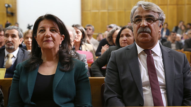 HDP Eş Başkanı Pervin Buldan (solda) Mithat Sancar (sağda).