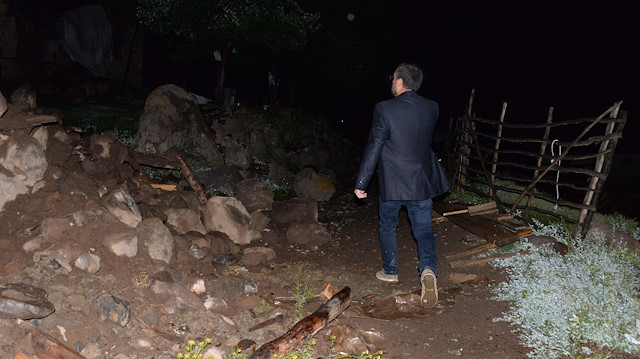 Tayfur Andağ ailesi birlikte 2 saat önce çıktıkları ev depremde yerle bir oldu.
