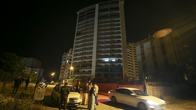 Başkentte zemininde çatlak oluşan 18 katlı bina boşaltıldı.