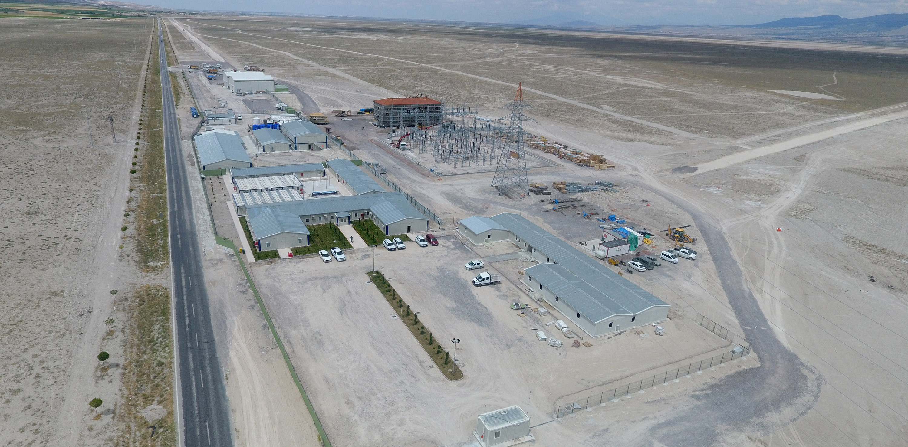 Karapınar, şantiye çalışmalarına yeni başlanan bölgeye kurulacak yıllık 1,7 milyar kilovatsaat elektrik üretmesi beklenen santralle Türkiye'nin enerji üssü oluyor.