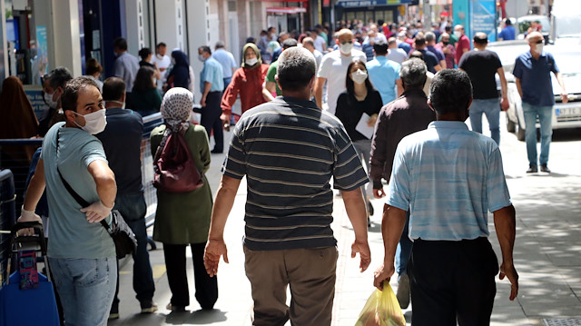 Vatandaşlar yeni normalleşme sürecinde tedbirlere uymuyor.