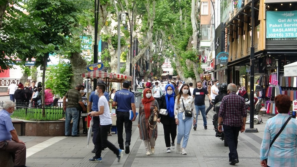 Uyarılar sırasında ise maske takmayanlar birbirinden farklı ilginç bahaneler üretti.