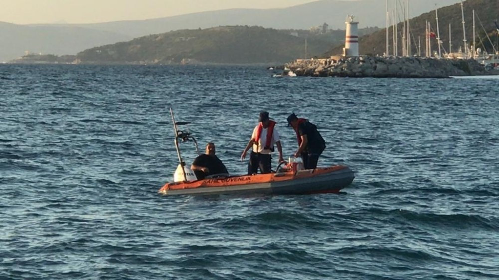 Yunan adasına doğru yüzen şahıs sahil güvenlik tarafından yakalandı.