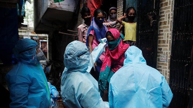Hindistan'da koronavirüs nedeniyle hayatını kaybedenlerin sayısı artıyor.