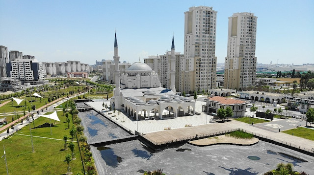 Hoşdere Millet Bahçesi'nde bakımsızlık ve çalışmaların durdurulması nedeniyle dev proje kullanılamaz hale geldi.