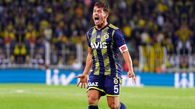 Emre Belözoğlu'nun yeni sezonda Fenerbahçe'de sportif direktör olması bekleniyor.