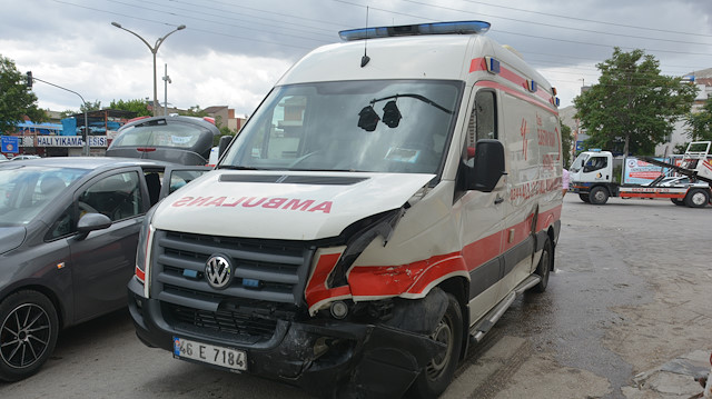 Kahramanmaraş'ta ambulans ile otomobil çarpıştı: 6 yaralı