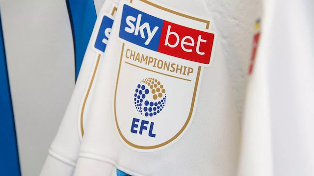 Championship'te Leeds United 71 puanla zirvede yer alıyor.