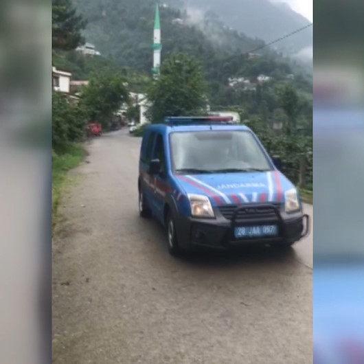 Jandarmadan kuş dili ile maske ve sosyal mesafe uyarısı