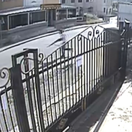 Trafikte darp edilen kişi pompalıyla dehşet saçtı
