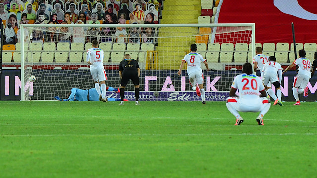 Göztepe'nin Yeni Malatyaspor karşısındaki tek golünü penaltıdan Alpaslan Öztürk kaydetti.