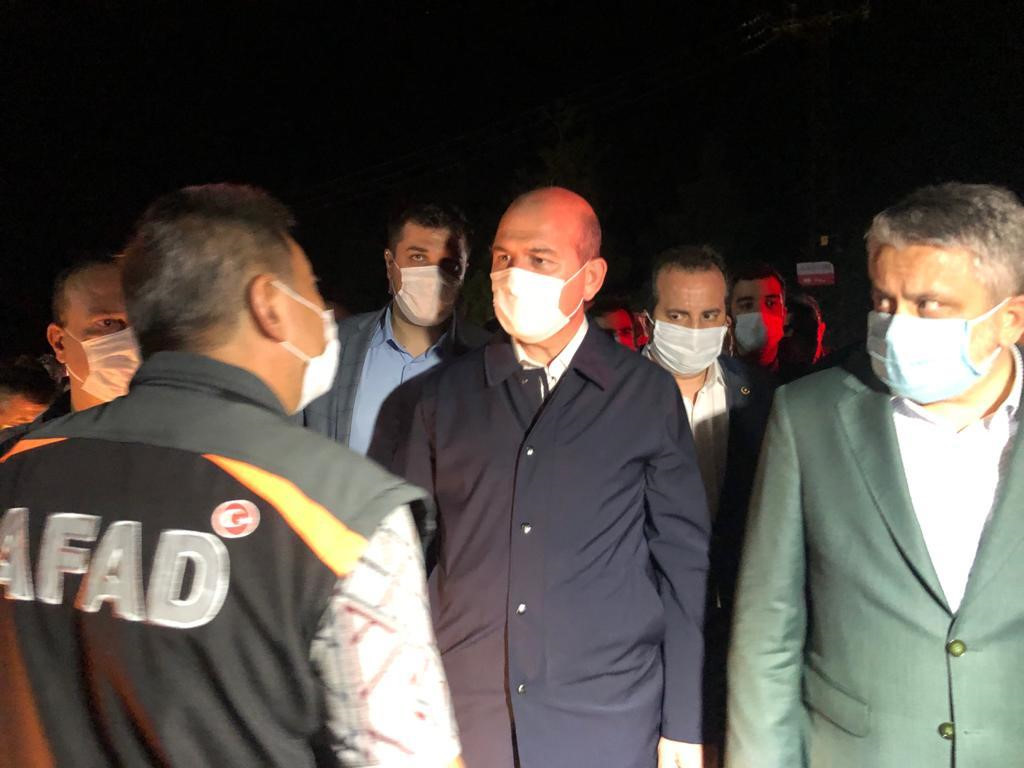 İçişleri Bakanı Süleyman Soylu sel felaketinin yaşandığı Bursa'da incelemelerde bulundu.