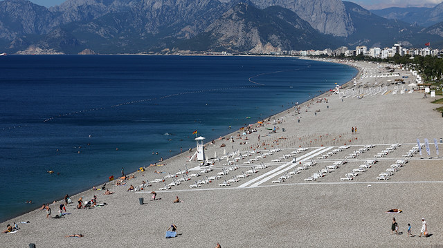 A general view of Konyaalti beach, amid the COVID-19 outbreak, in the southern resort city of Antalya, Turkey June 19, 2020. Picture taken June 19, 2020. REUTERS/Kaan Soyturk  