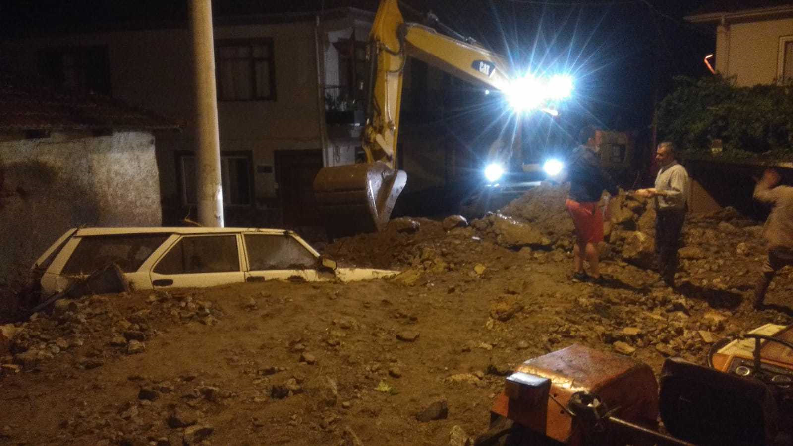 Bursa'daki sel bölgesinde ekipler yaraları sarmak için aralıksız çalışıyor