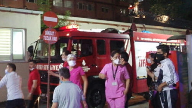 Binadaki hastalar tahliye ediliyor.