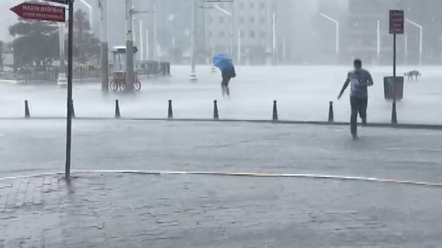 İstanbul’da şiddetli yağmur etkili oluyor