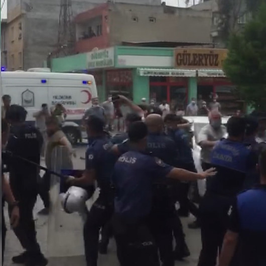 Kaçak yapıyı yıkmaya gelen ekibe taş ve sopalı saldırı