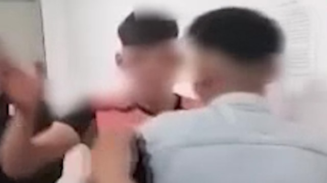 İtalya'da polis şiddeti: Mültecileri birbirlerine dövdürdü