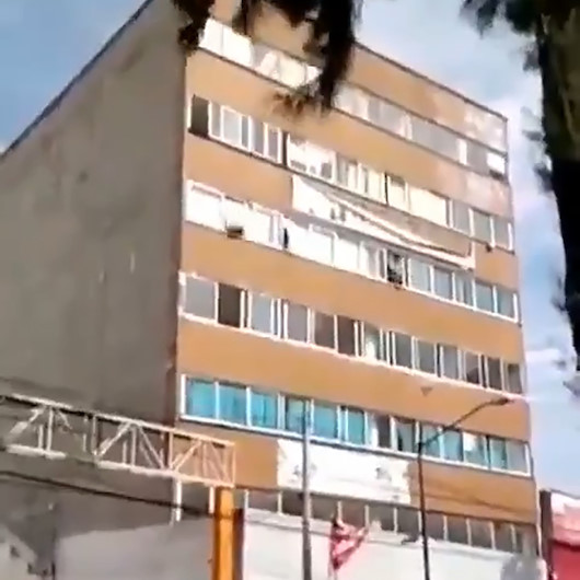 Meksikada korkutan deprem kameralara yansıdı
