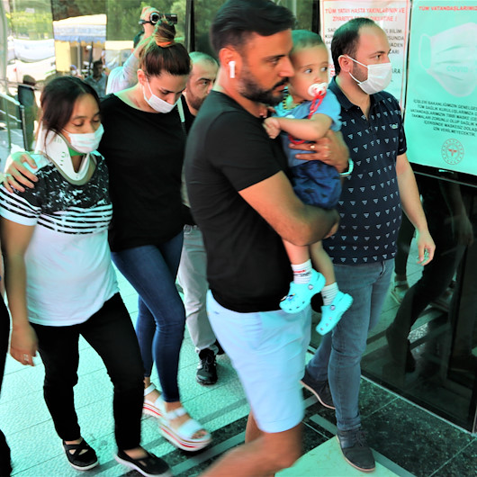 Kaza yapan Alişan ailesiyle birlikte hastaneye gitti
