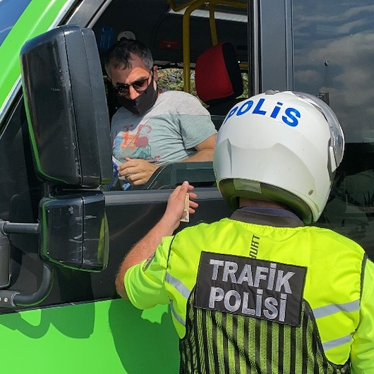 İstanbul’da polisle tıka basa dolu minibüs arasında nefes kesen kovalamaca