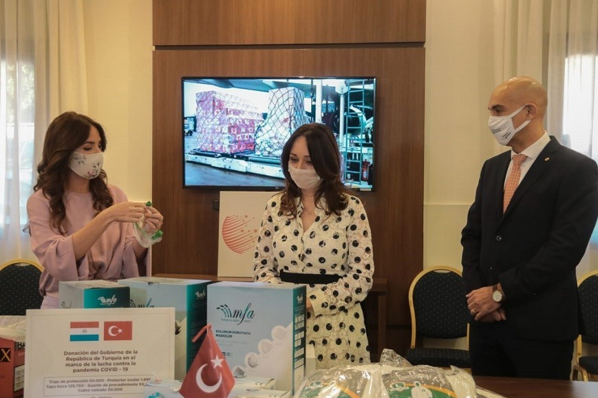Paraguay Devlet Başkanlığı konutunda düzenlenen teslim etkinliği.