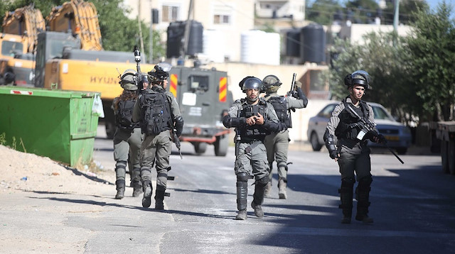 Ramallah’ın Petonya semtinde de Filistinlilere ait bir ev, İsrail askerlerince yıkıldı.