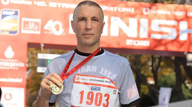 Erdal Erdem maraton koşularına katılıyor.