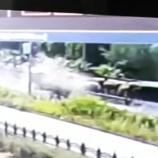 İki kişinin hayatını kaybettiği feci kaza kamerada: Karşı şeritten gelen araçla kafa kafaya çarpıştı