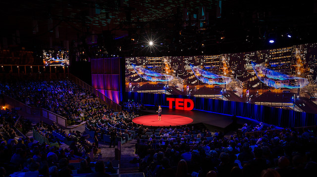 Seküler vaizlerin cilalı ayini: TED Talks ve Bhutan Başbakanı, modern ejderhalara karşı