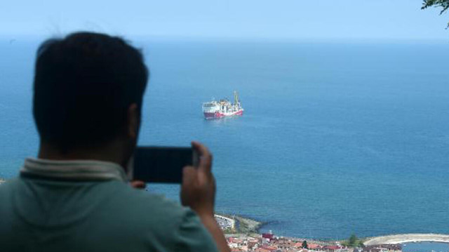 Fatih sondaj gemisi Karadeniz'de arama çalışmaları için Trabzon Limanı'ndan ayrıldı.