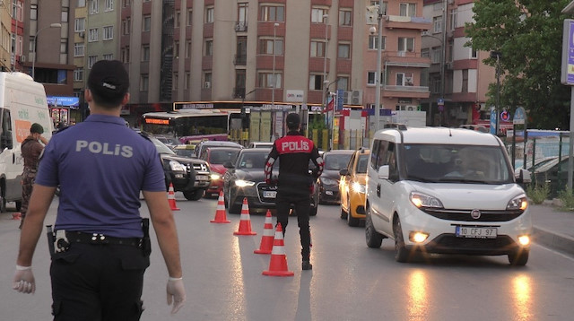 İstanbul Kadıköy’de helikopter destekli huzur ve güven uygulaması yapıldı. 